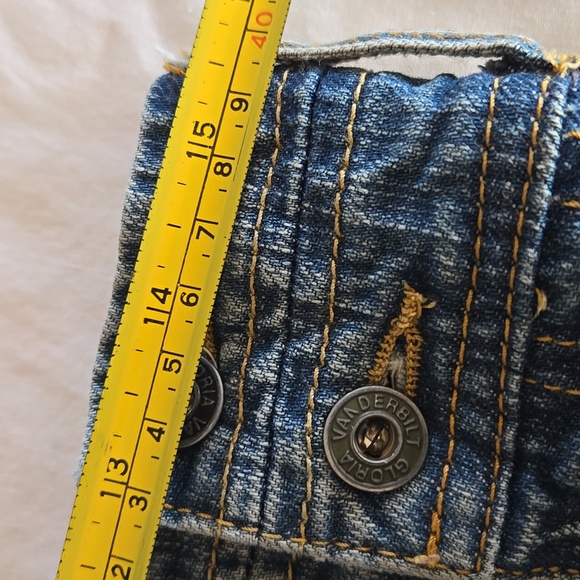 Gloria Vanderbilt - Picture 6 of 9